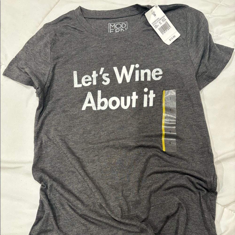 NWT Women’s Graphic Tee Size Small